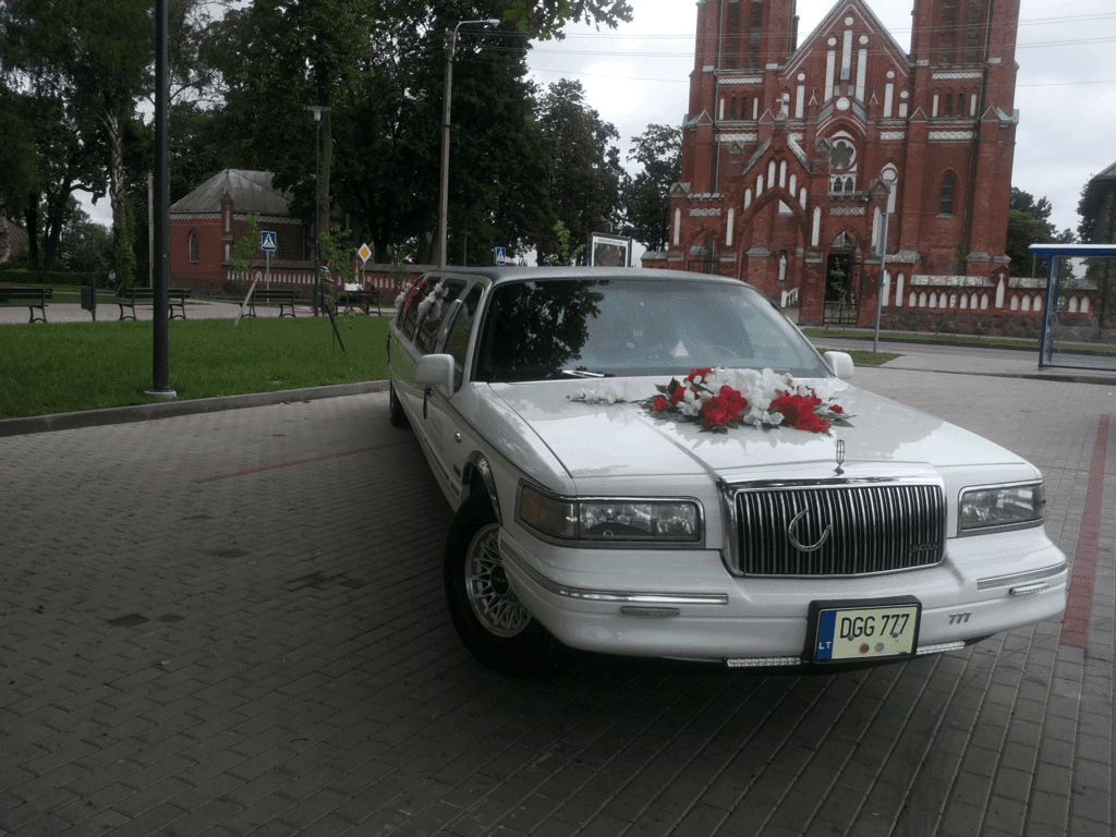 10 vietu limuzino nuoma