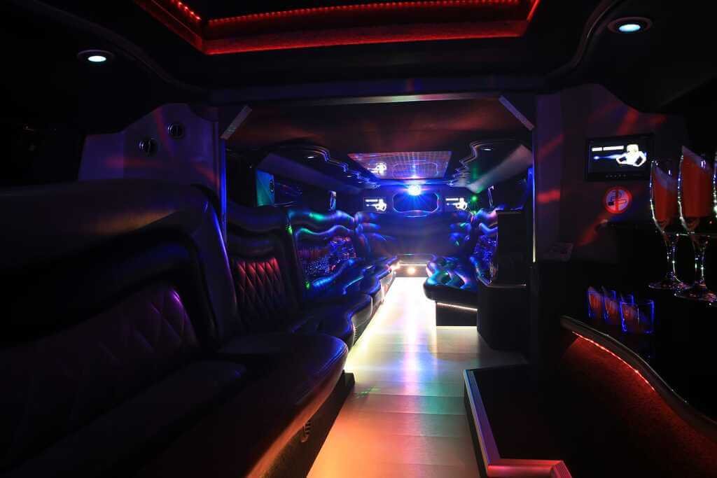 22-26 vietu limuzino nuoma Kaune ir visoje Lietuvoje