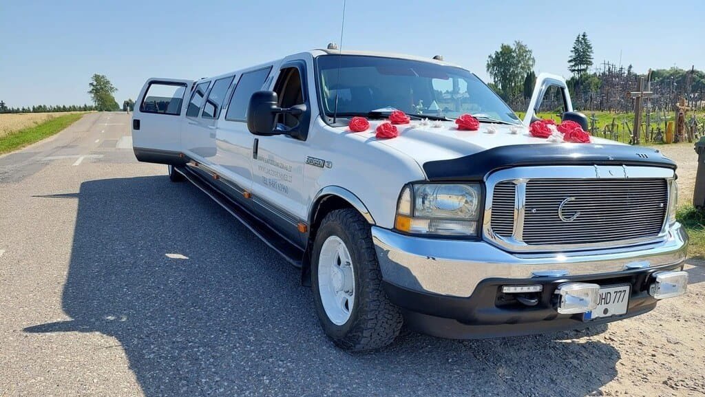 Tikrai daznai aplankoma vieta su limuzinu tai Kryziu kalnas