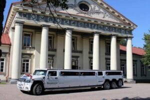 ispudingas limuzinas ispudingoje vietoje