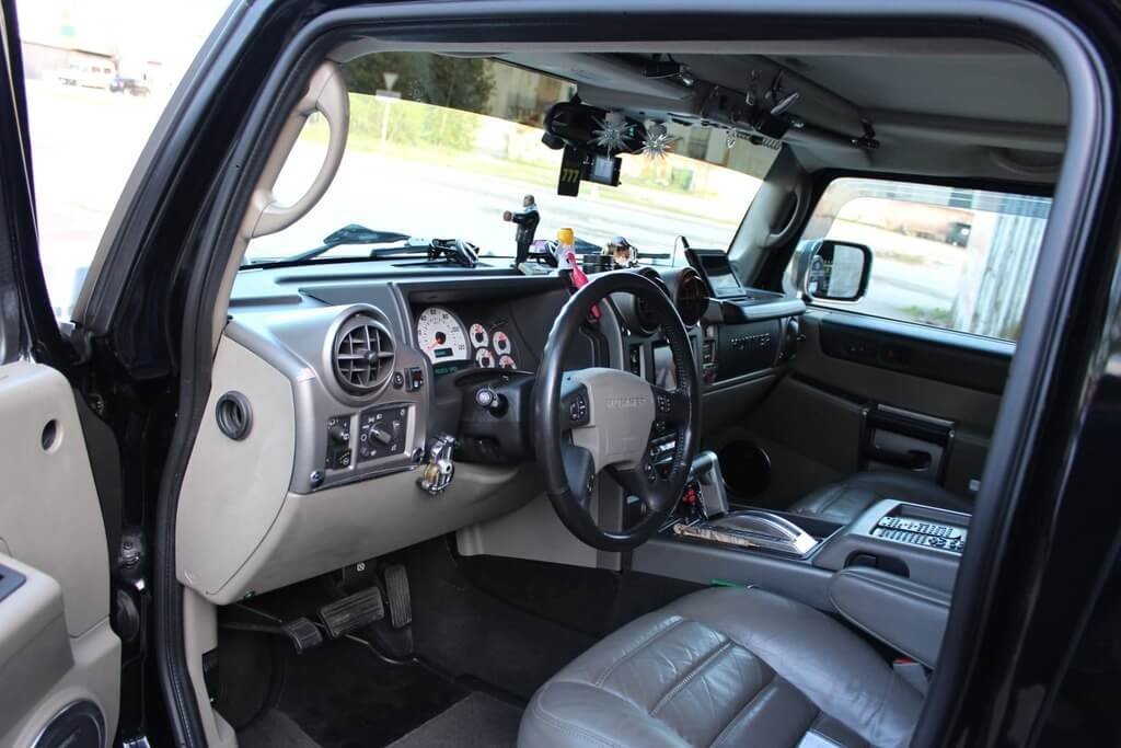 Hummer H2 4 vietų vidus
