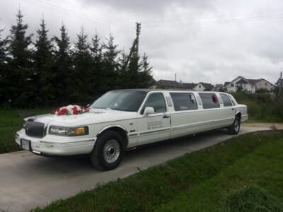 nedidelis baltas limuzinas